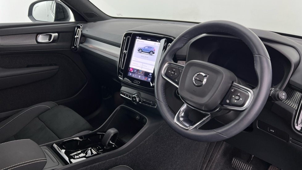 Used Volvo XC40 2025 for sale - 77316056: Photo 4