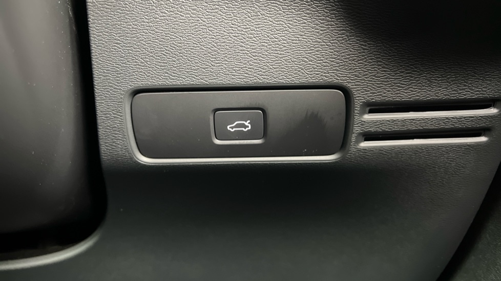 Used Volvo XC40 2025 for sale - 77316056: Photo 55