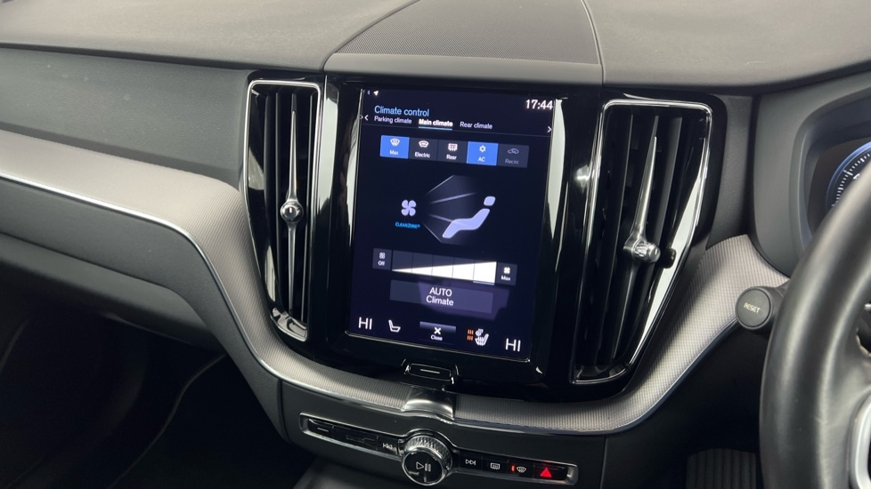 Used Volvo XC60 2020 for sale - 77316078: Photo 45