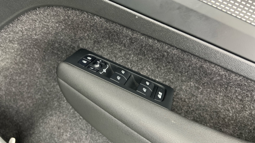 Used Volvo XC40 2024 for sale - 76229234: Photo 24