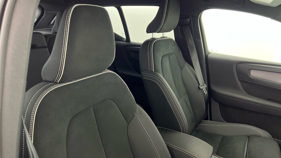 Used Volvo XC40 2024 for sale - 76229234: Photo 31