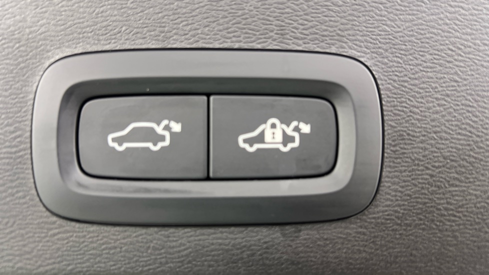 Used Volvo XC40 2024 for sale - 76229234: Photo 35