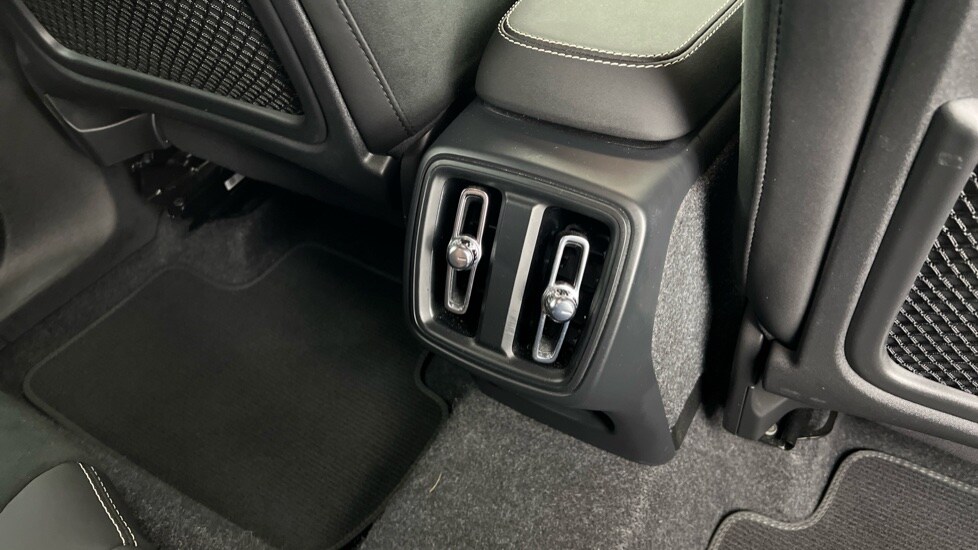 Used Volvo XC40 2024 for sale - 76229234: Photo 39