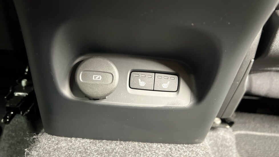 Used Volvo XC40 2024 for sale - 76229234: Photo 40