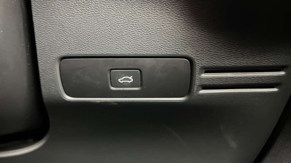 Used Volvo XC40 2024 for sale - 76229234: Photo 46