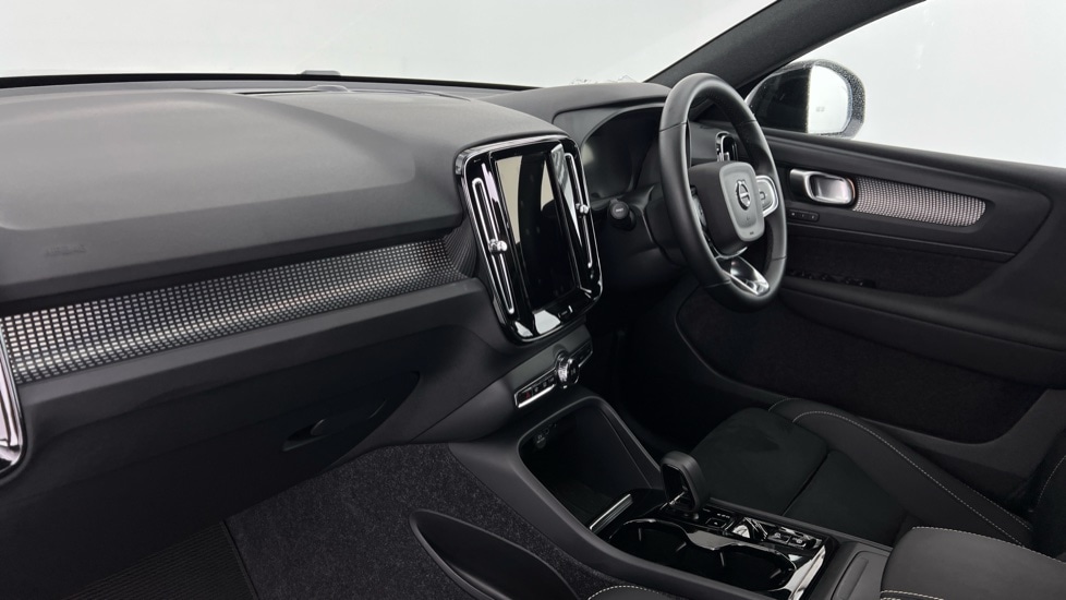 Used Volvo XC40 2024 for sale - 76229234: Photo 59