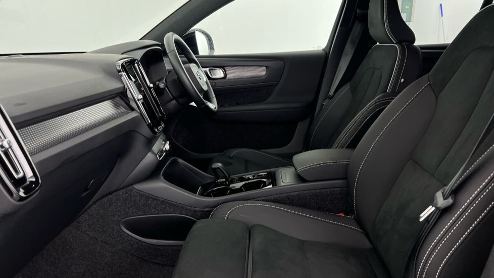 Used Volvo XC40 2024 for sale - 76229234: Photo 60