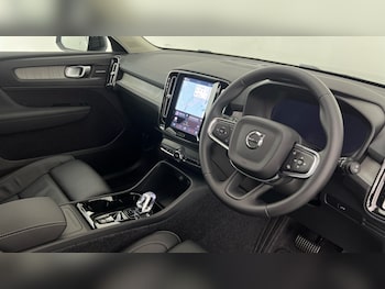 Used Volvo XC40 2025 for sale - 77300489: Photo