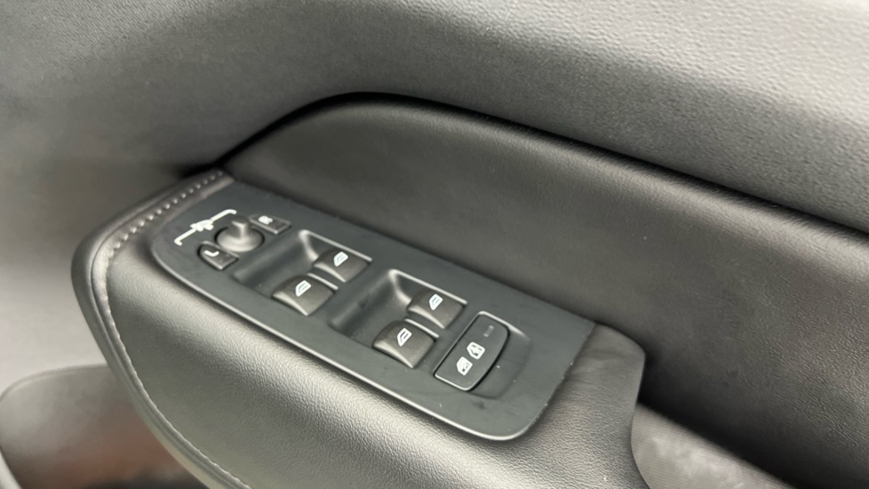 Used Volvo XC60 2023 for sale - 76668200: Photo 24