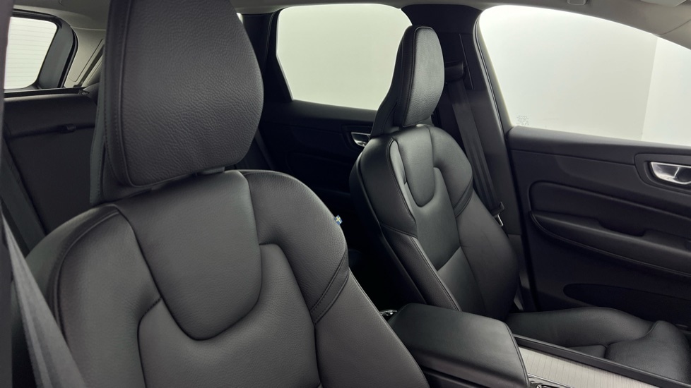 Used Volvo XC60 2023 for sale - 76668200: Photo 31