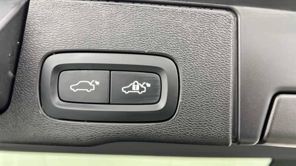 Used Volvo XC60 2023 for sale - 76668200: Photo 35