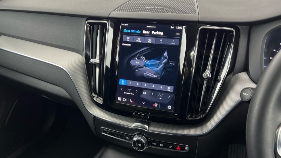 Used Volvo XC60 2023 for sale - 76668200: Photo 47