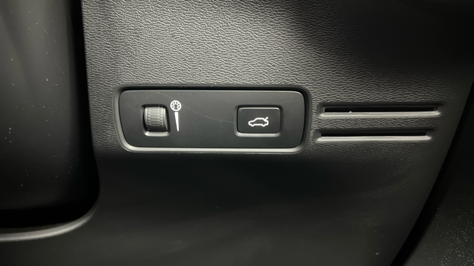 Used Volvo XC40 2021 for sale - 77982983: Photo 53