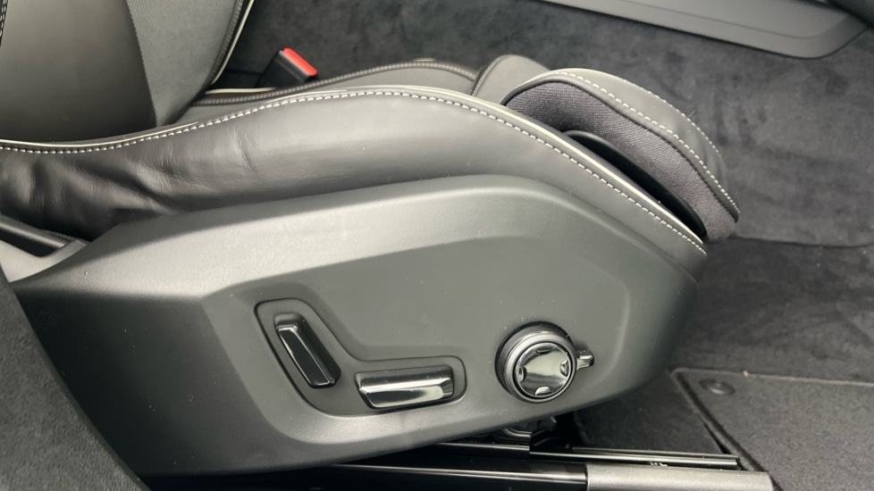 Used Volvo XC60 2025 for sale - 77316092: Photo 30