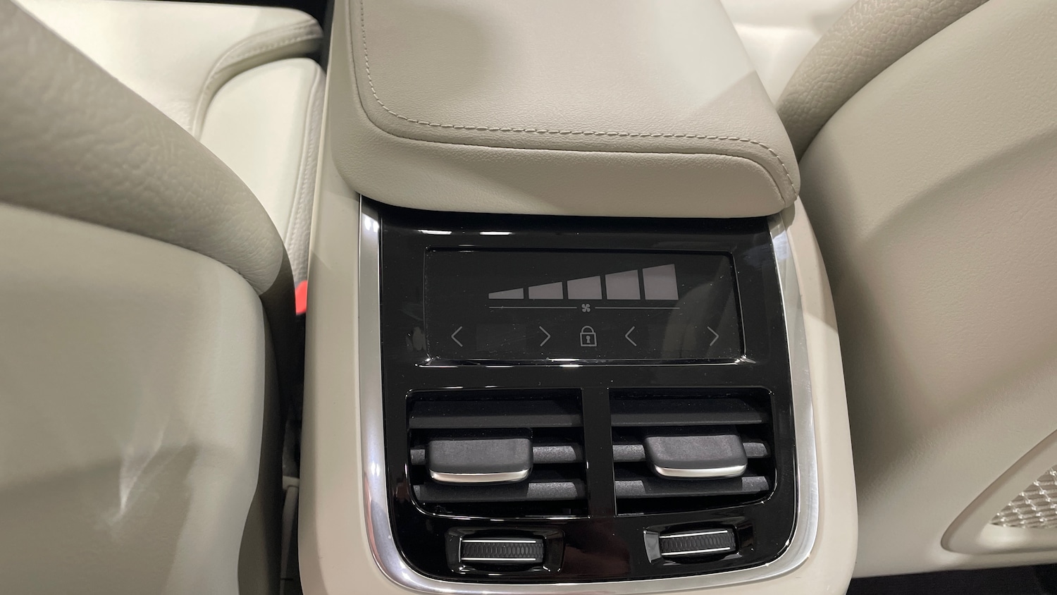 Used Volvo XC60 2022 for sale - 77950602: Photo 26