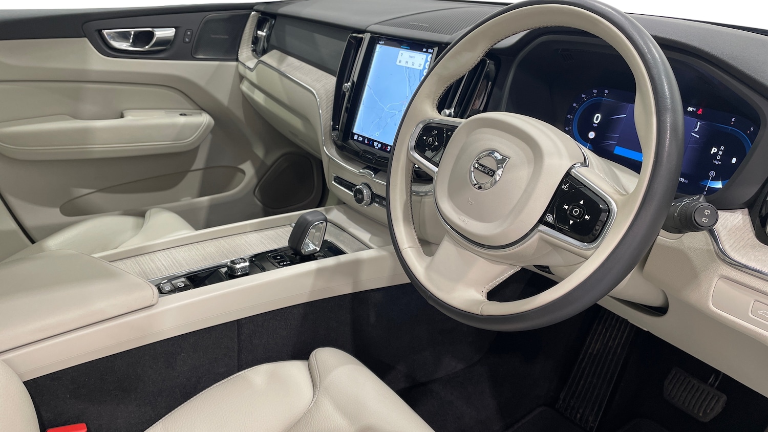 Used Volvo XC60 2022 for sale - 77950602: Photo 5