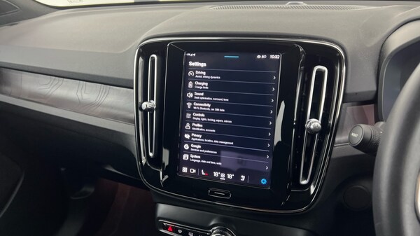 Used Volvo XC40 2023 for sale - 75738495: Photo 17