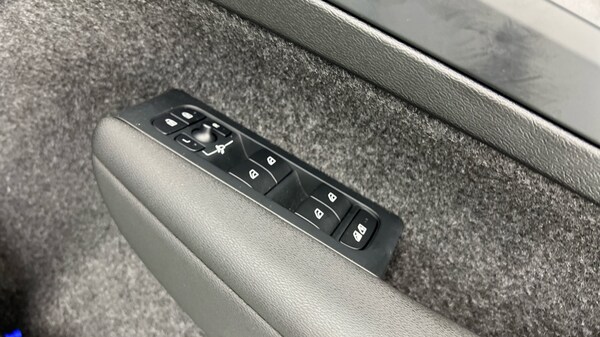 Used Volvo XC40 2023 for sale - 75738495: Photo 24