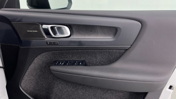 Used Volvo XC40 2023 for sale - 75738495: Photo 28