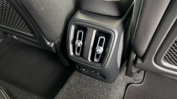 Used Volvo XC40 2023 for sale - 75738495: Photo 38