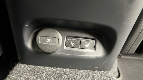 Used Volvo XC40 2023 for sale - 75738495: Photo 39