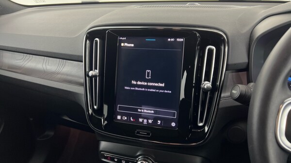 Used Volvo XC40 2023 for sale - 75738495: Photo 40