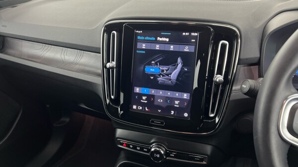 Used Volvo XC40 2023 for sale - 75738495: Photo 45