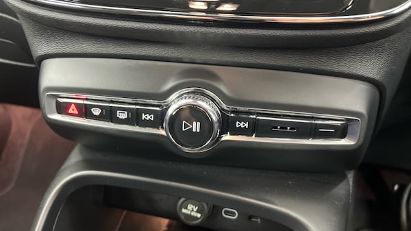 Used Volvo XC40 2023 for sale - 75738495: Photo 47