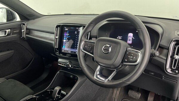 Used Volvo XC40 2023 for sale - 75738495: Photo 4