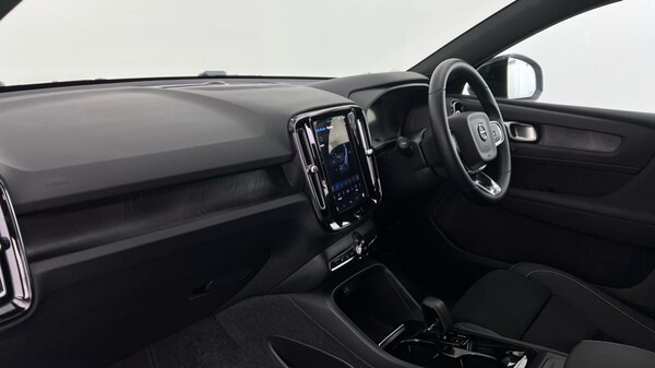Used Volvo XC40 2023 for sale - 75738495: Photo 57