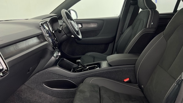 Used Volvo XC40 2023 for sale - 75738495: Photo 58