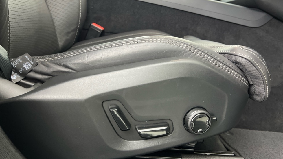 Used Volvo XC60 2025 for sale - 77312277: Photo 30