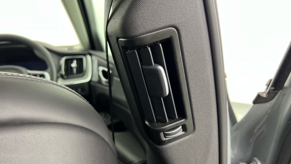 Used Volvo XC60 2025 for sale - 77312277: Photo 39