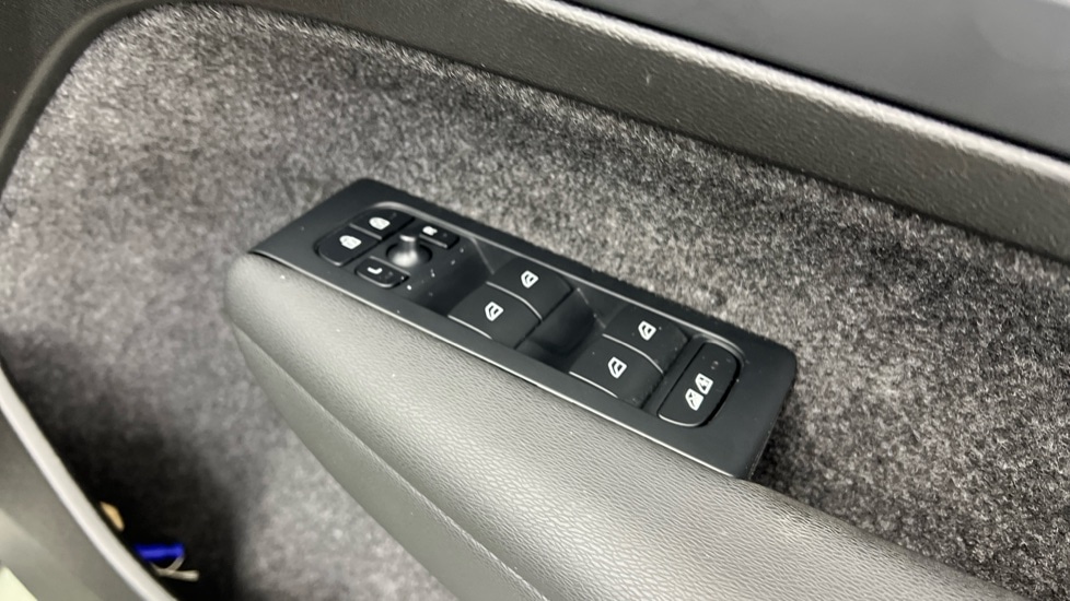 Used Volvo XC40 2024 for sale - 77071049: Photo 24