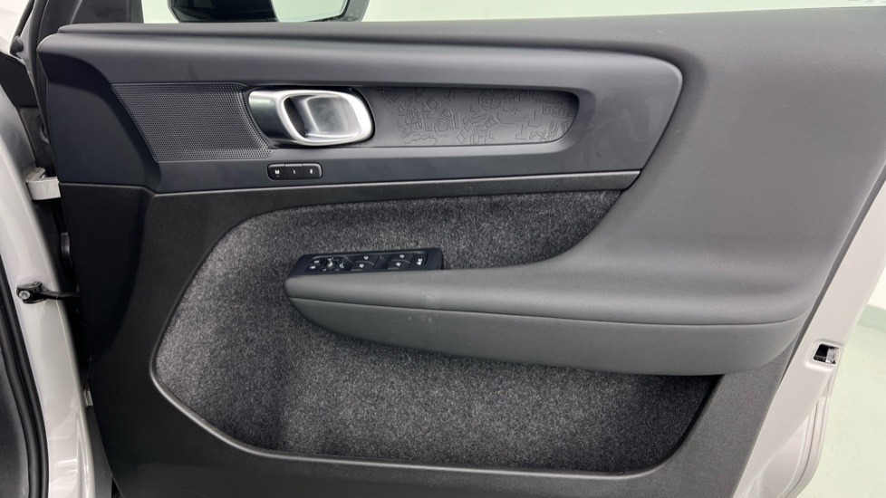 Used Volvo XC40 2024 for sale - 77071049: Photo 28