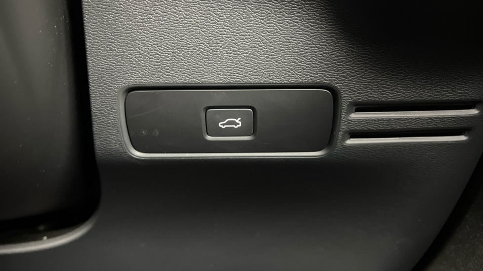 Used Volvo XC40 2024 for sale - 77071049: Photo 52