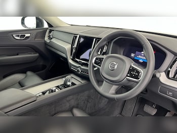 Used Volvo XC60 2023 for sale - 78320523: Photo
