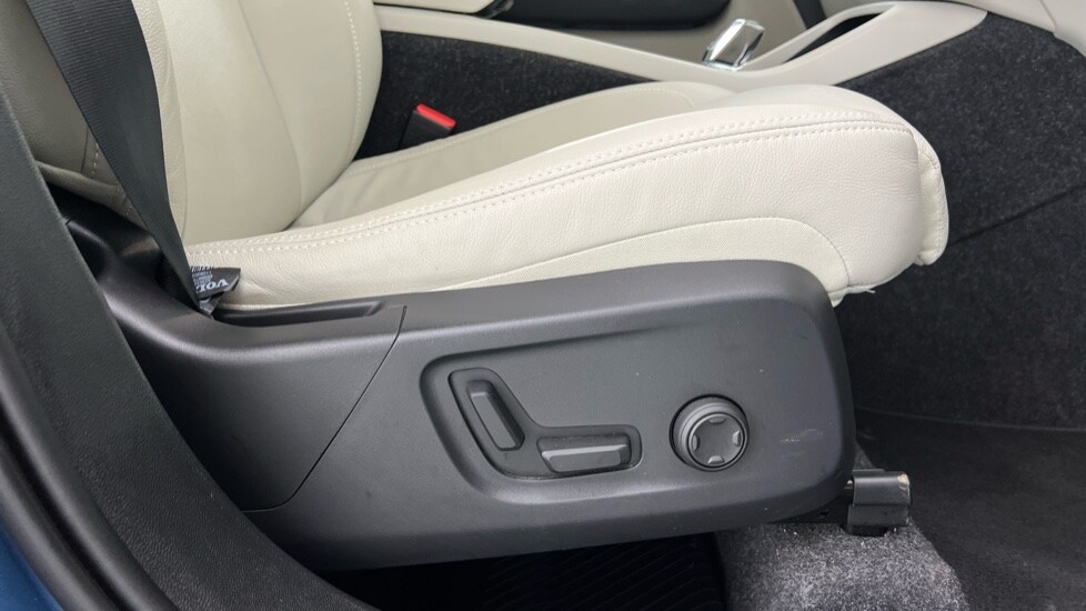 Used Volvo XC40 2024 for sale - 77799839: Photo 30