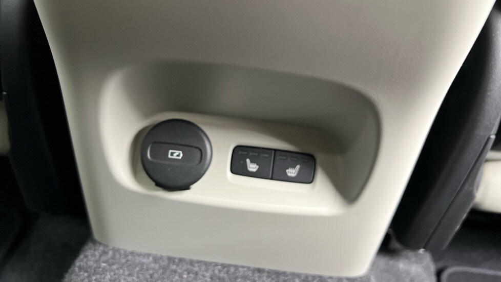 Used Volvo XC40 2024 for sale - 77799839: Photo 40