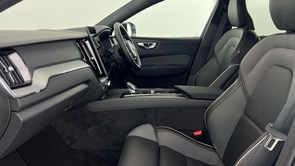Used Volvo XC60 2025 for sale - 77333147: Photo 60