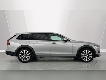 Used Volvo V90 2023 for sale - 78055294: Photo
