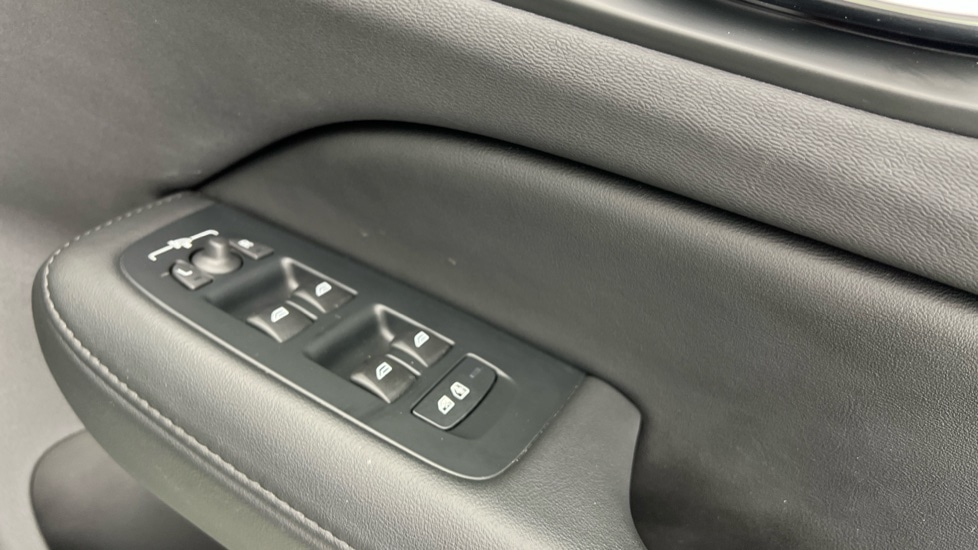 Used Volvo V60 2025 for sale - 77532022: Photo 24