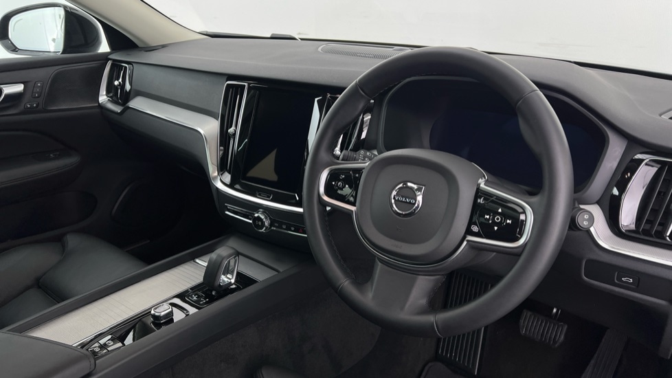 Used Volvo V60 2025 for sale - 77532022: Photo 4