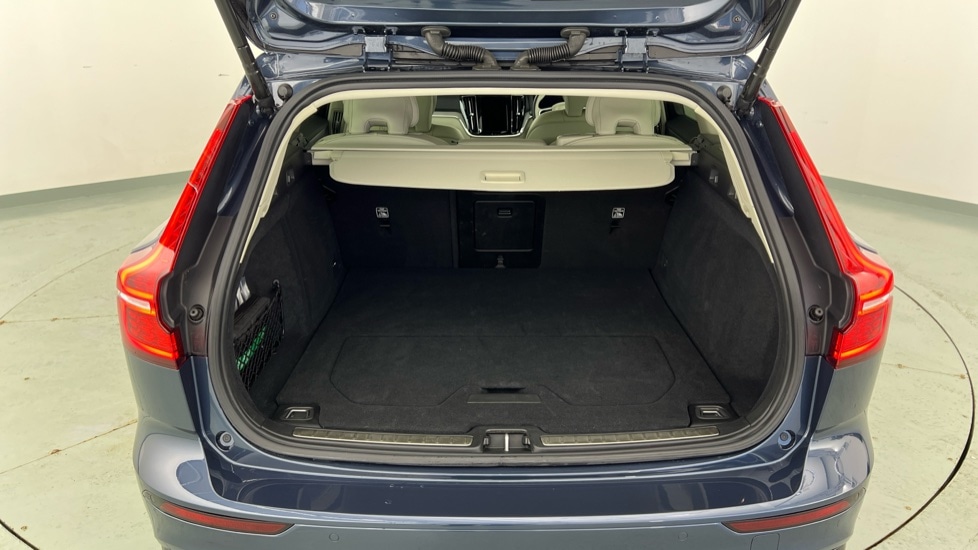 Used Volvo V60 2025 for sale - 77660335: Photo 13