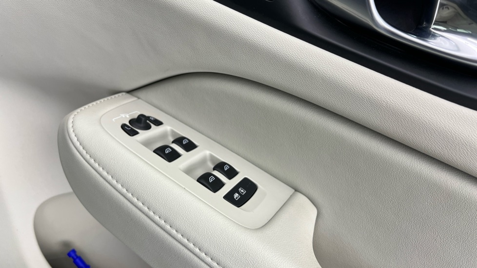 Used Volvo V60 2025 for sale - 77660335: Photo 24