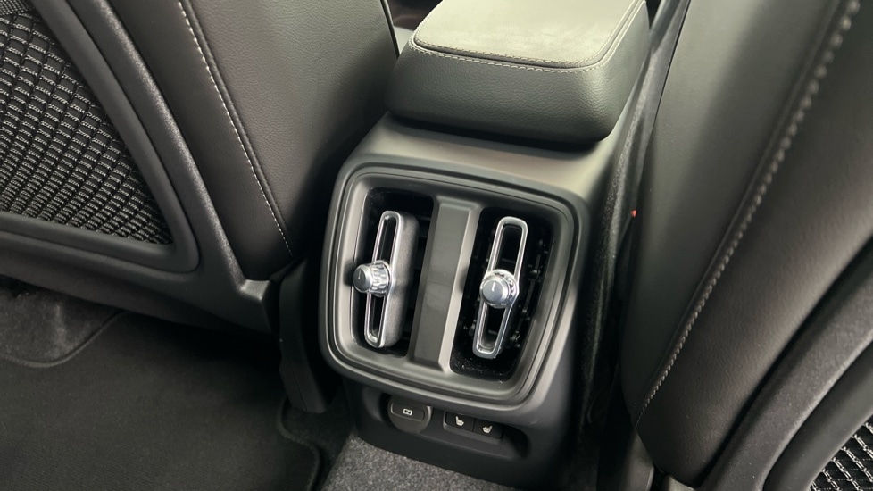 Used Volvo XC40 2025 for sale - 77552258: Photo 40