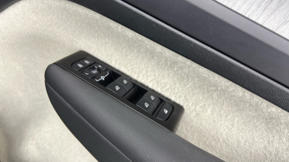 Used Volvo XC40 2021 for sale - 77890047: Photo 24