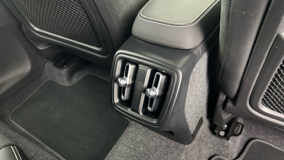 Used Volvo XC40 2024 for sale - 76055618: Photo 38