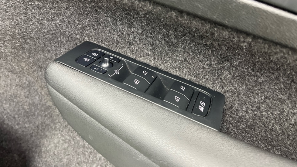 Used Volvo XC40 2024 for sale - 76519321: Photo 24