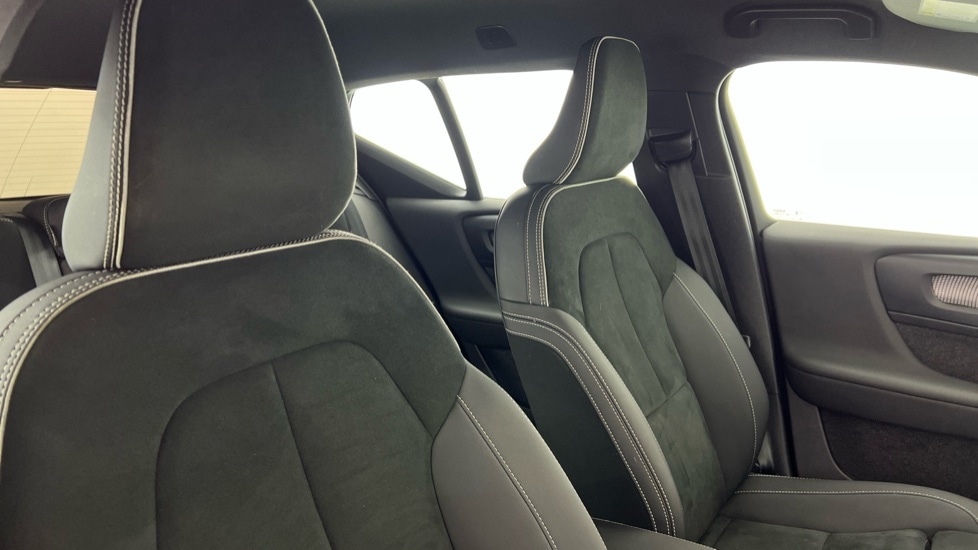 Used Volvo XC40 2024 for sale - 76519321: Photo 31